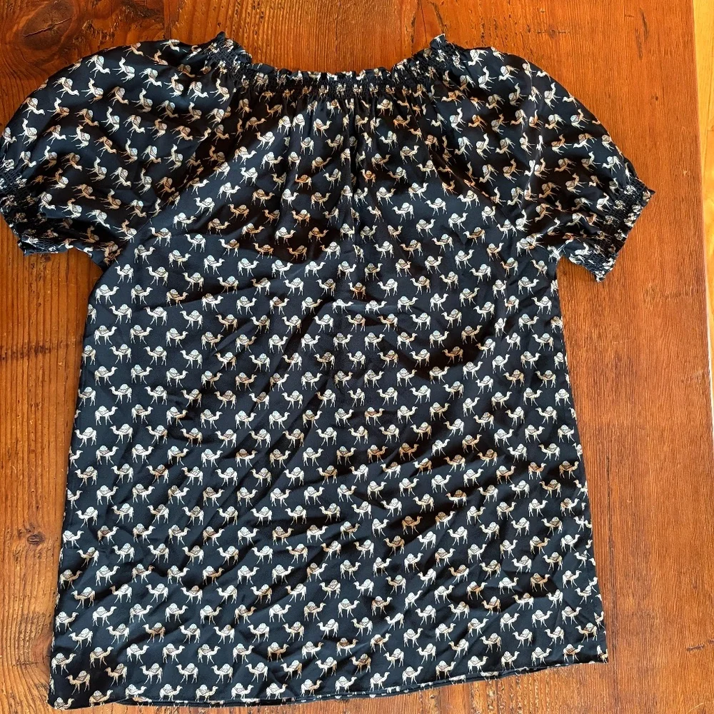 Joie Camel Print Silk Short Sleeve Blouse Tassels Size Small Black and Tan Masha